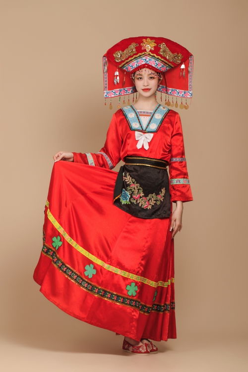 红色壮族服饰少数民族服饰女性人物摄影图 摄影